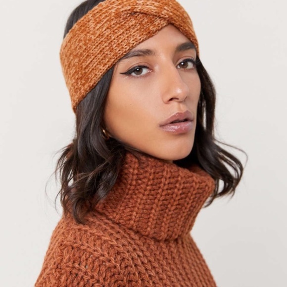 Urban Outfitters Accessories - URBAN OUTFITTERS Ribbed Ear Warmer Headband NWT